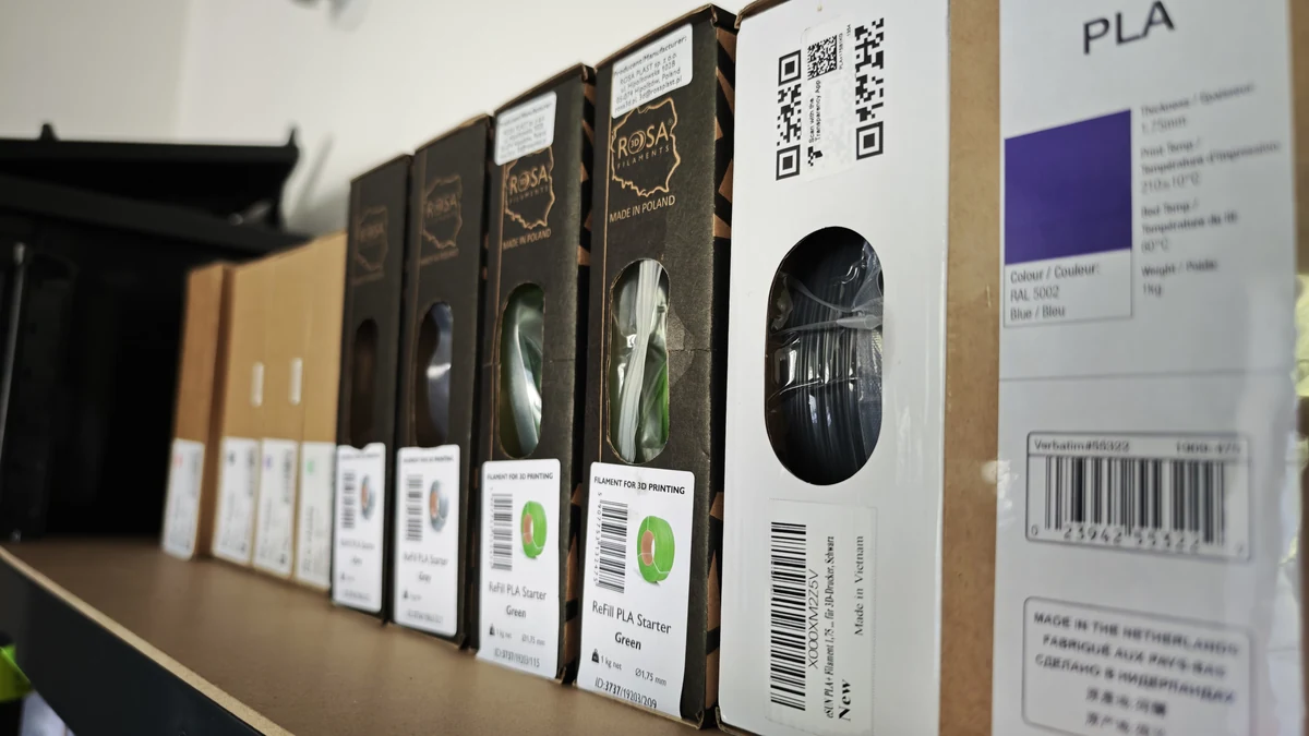 Stock de filaments Rosa et Verbatim PLA de qualité dans l'atelier YaCa